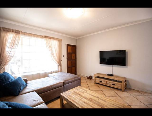 2 BEDROOM TOWNHOUSE FOR SALE IN AMBERFIELD HEIGHTS